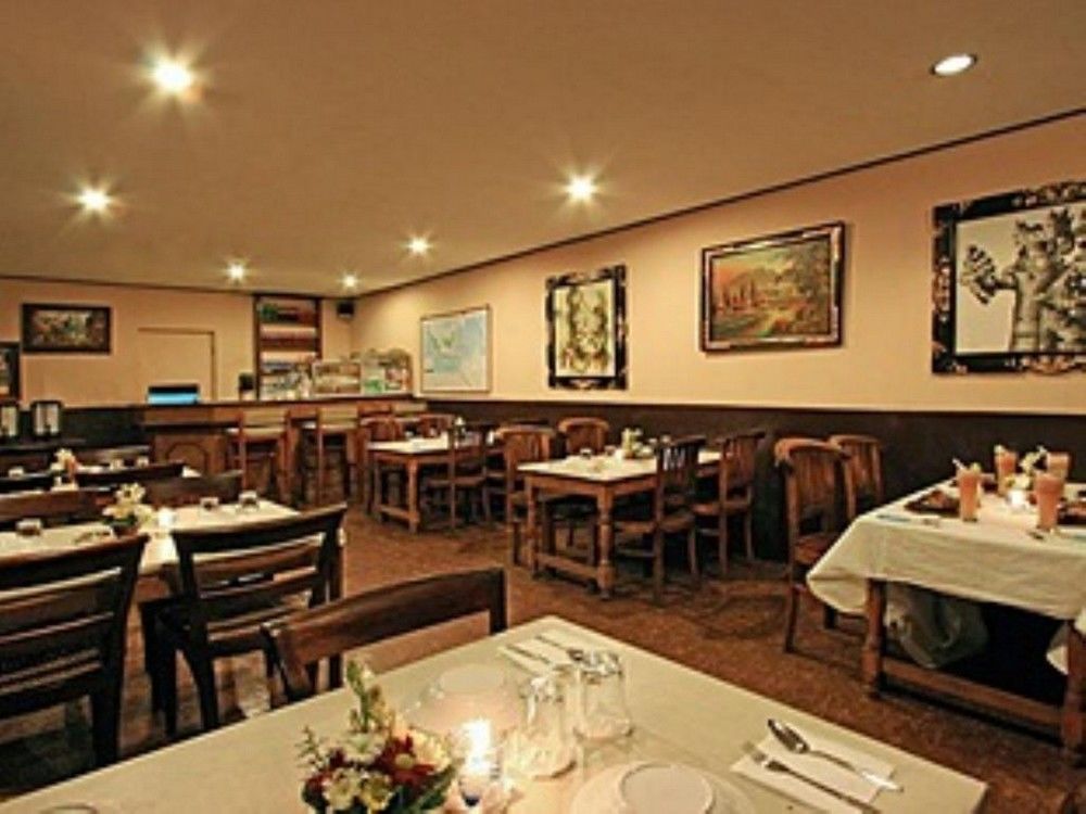 Oyo 3244 Grand Chandra Hotel Denpasar Extérieur photo