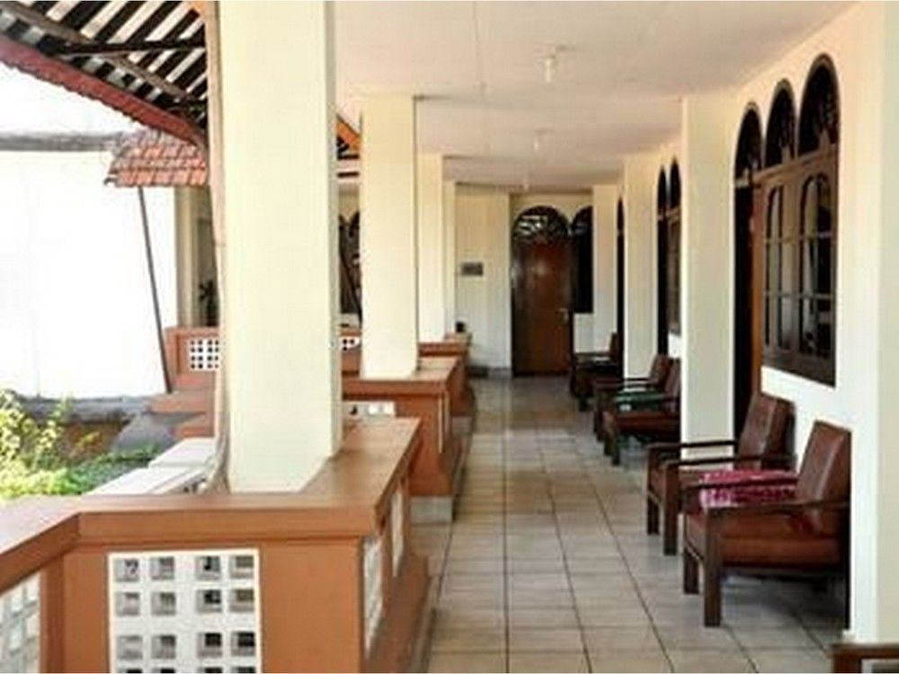 Oyo 3244 Grand Chandra Hotel Denpasar Extérieur photo